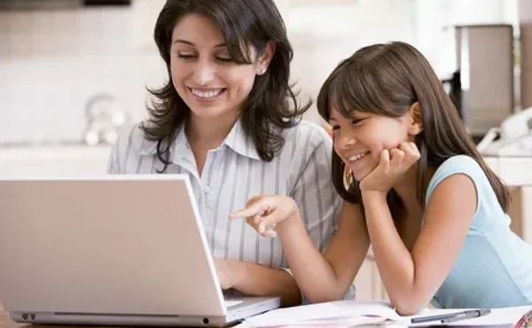 parent-with-student-on-laptop